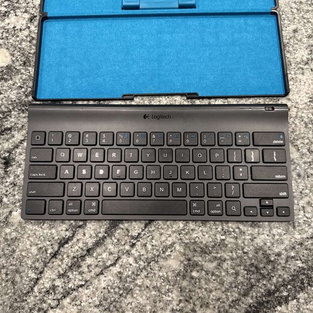 Logitech Tablet Keyboard for‎ iPad Tested & Works - Picture 2 of 6